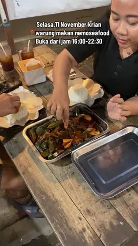 Paket tumpah harga mulai 50k aja ya @nemoseafood.krian  #nemoseafoodkrian #seafood #kulineran #kuliner #nemoseafoodkrian 