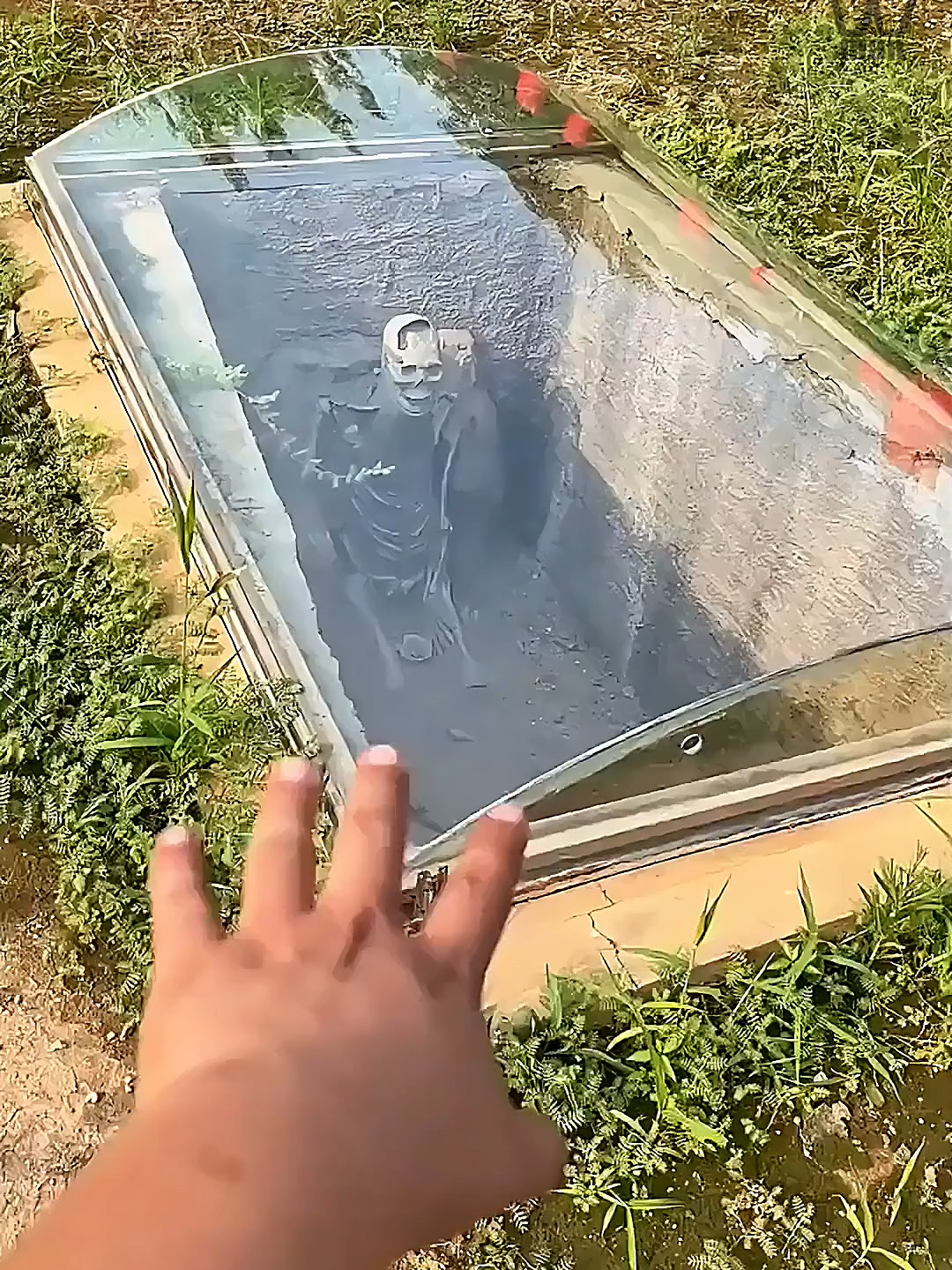 أغرب مقبرة في العالم القبور الزجاجية بالصين 🇨🇳⚰️😰