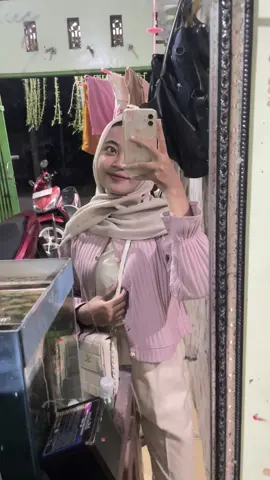 Cakepp amayy cardigan nya 