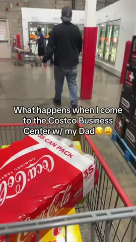 He was really looking for the lil pigs but we found the goats😩 I know this is “normal” BUT I hate seeing animals like this🙃😔 #latinacreator #latinacontentcreator #costco #mexicandad 