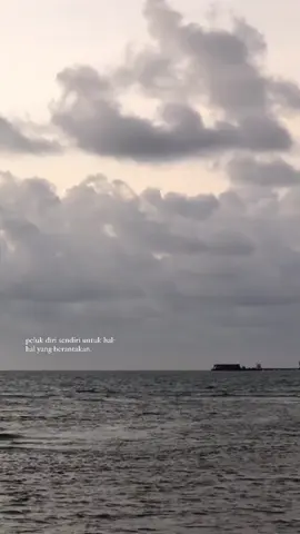 menyendiri lebih baik 🍃