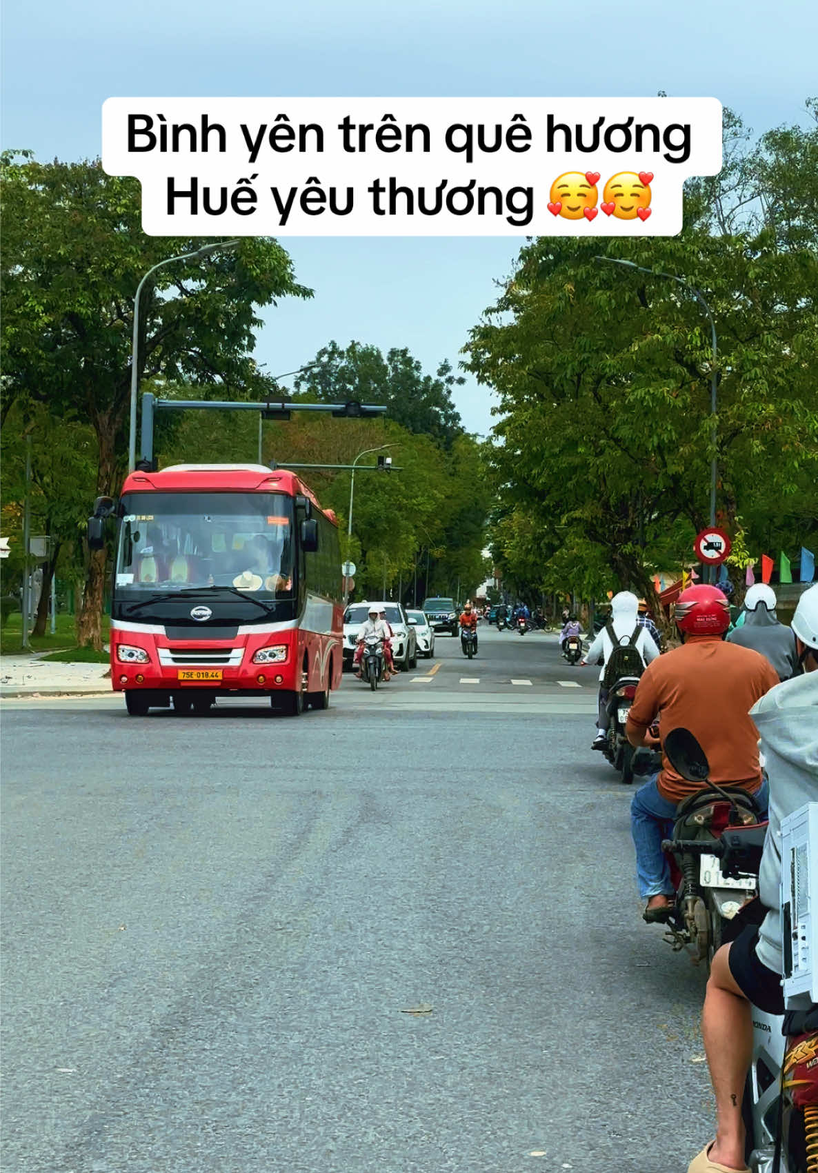 Huế ơi ta nhớ muôn đời...Bóng trăng hồ sen trong hoàn thành...🥰🥰