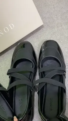 New color! Siapa yang request warna hitam nih bestie? Cek keranjang kuning sekarang! #promoguncang11111 #flatshoes 