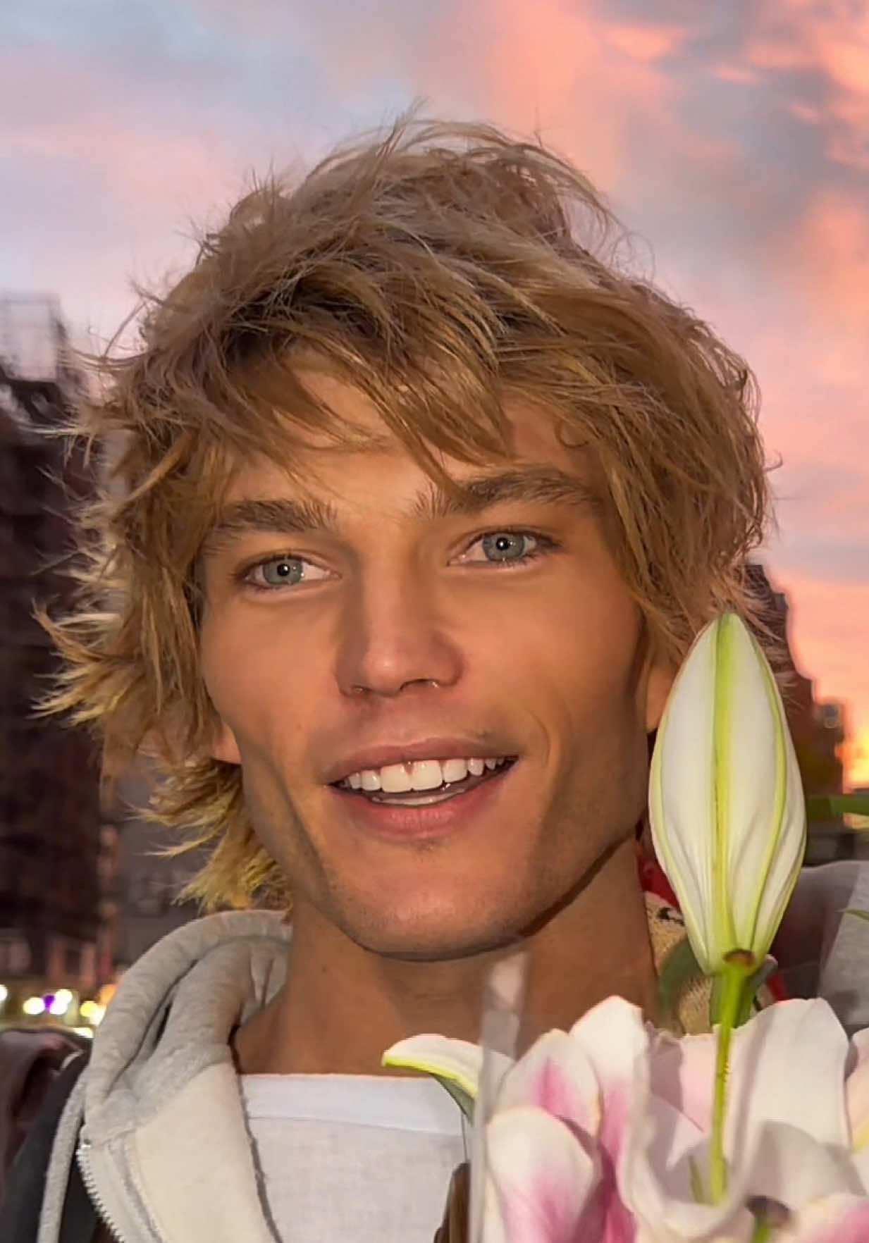 Asking Jordan Barrett What makes you confident? #confidenceheist #davidcarmi #inspiring🌍withconfidence #jordanbarrett #confidence 