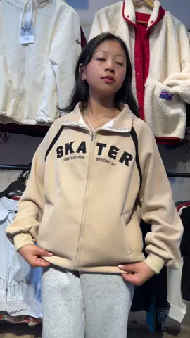 Without fleece chain hoodie #foryoupage #freesize #deliveryallovernepal #fypviralシ #creatorsearchinsights dm us on Instagram or WhatsApp 9749359440