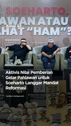 Sejumlah aktivis menilai pemberian gelar Pahlawan Nasional kepada Presiden ke-2 RI Soeharto melenceng dari semangat dan mandat reformasi.  “Kami mengecam keras keputusan tersebut,” ujar aktivis dari LBH Jakarta Fadhil Alfathan saat dihubungi, Minggu (9/11/2025).  Fadhil menegaskan bahwa mandat dan tuntutan reformasi, yaitu menyelesaikan dugaan pelanggaran hak asasi manusia (HAM) berat yang dilakukan oleh Soeharto.  “Kami mengecam keras keputusan tersebut. Pemberian gelar pahlawan ini adalah bukti konkret bahwa rezim yang dipimpin Prabowo Subianto saat ini telah melenceng jauh dari mandat dan tuntutan reformasi, yang mengharuskan adanya penyelesaian dugaan pelanggaran berat HAM, korupsi, dan penyelewengan kekuasaan yang dilakukan Soeharto dan kroninya,” ujar Fadhil. Sementara itu, Direktur Eksekutif Amnesty International Indonesia, Usman Hamid menilai, pemberian gelar pahlawan untuk Soeharto merupakan skandal politik yang menabrak sejumlah aturan yang ada. “Keputusan itu jelas merupakan skandal politik. Pertama, menabrak batas-batas yuridis khususnya TAP MPR No. XI/MPR/1998. TAP MPR produk reformasi itu sekarang menjadi sampah,” kata Usman saat dihubungi Minggu.  Usman menilai, pemberian gelar pahlawan ini seakan menormalisasi seluruh kekerasan dan pelanggaran HAM yang terjadi di era Soeharto. 📰kompas.com #kanalsa #pelanggaranham #tragedi1998 #soeharto 