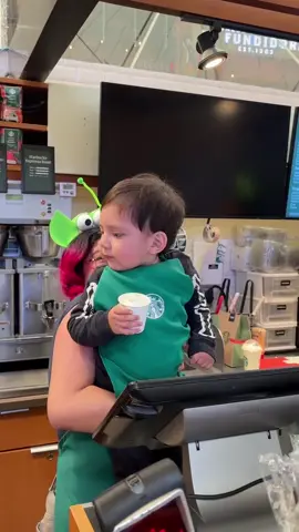 Si quieres más vlogs sígueme y seamos amigos✨🩵 @Starbucks México #starbucksmexico #bebestiktoks #baristastarbucks #halloween #diademuertos 