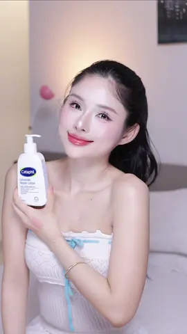 Dưỡng ẩm body mà muốn thấm nhanh – không nhờn – không dính thì tui vote em này 👇 Cetaphil Ceramide Repair Lotion Da kiểu đang khô, sần sùi sau khi tắm là bôi vô mượt liền, thơm nhẹ dễ chịu nữa 🫶 Dưỡng body đừng bỏ qua bước này nha 😙✨ #Cetaphil #kemduongam #chamdakhoahoc #phuchoi