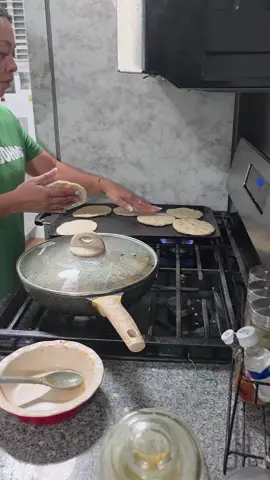 Algo contenta atendiendo al coso.#homemade #casita #blessings #godlovesyou 