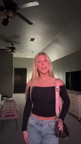 bag- @shopluxebabe.la top- @SUUKSESS jeans- @Princess Polly #fyp #Jesuslovesyou 