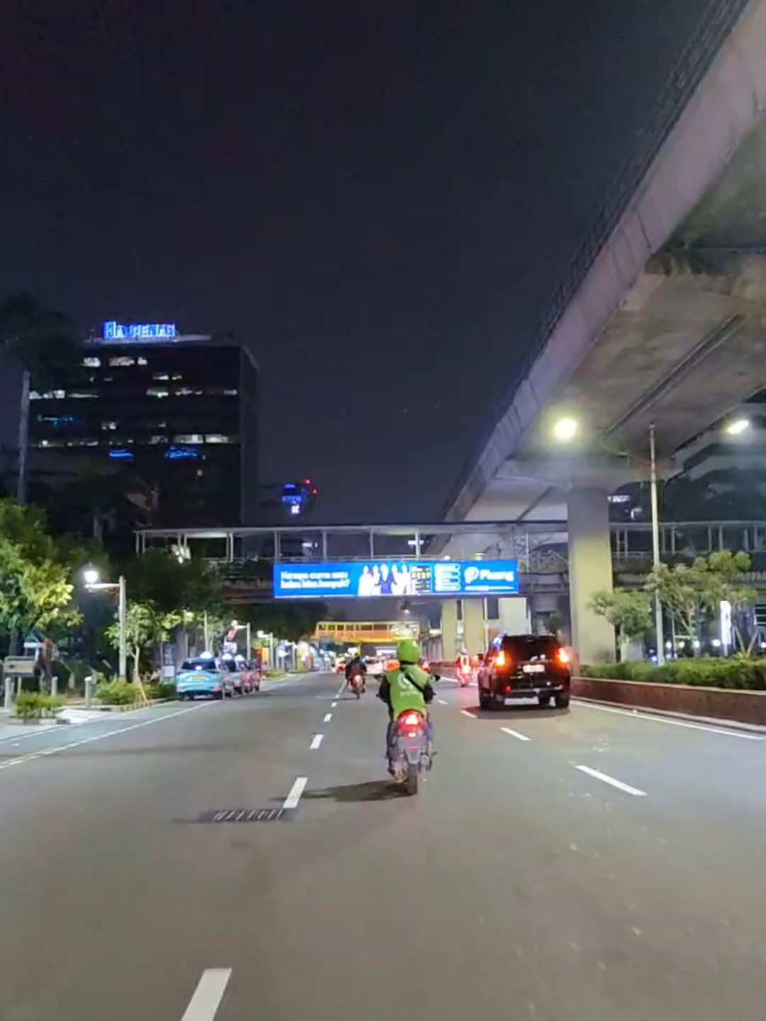 malam malam ku sendiri 😁😆 di jalan Rasuna said , full durasi 2mnt buat kalian selamat menikmati dan kalian boleh simpan ataupun edit ulang .. di izinkan tanpa syarat  #fyp #viral #estetik #trending #tiktoktravel #JalanJalan #jakarta #rasunasaid