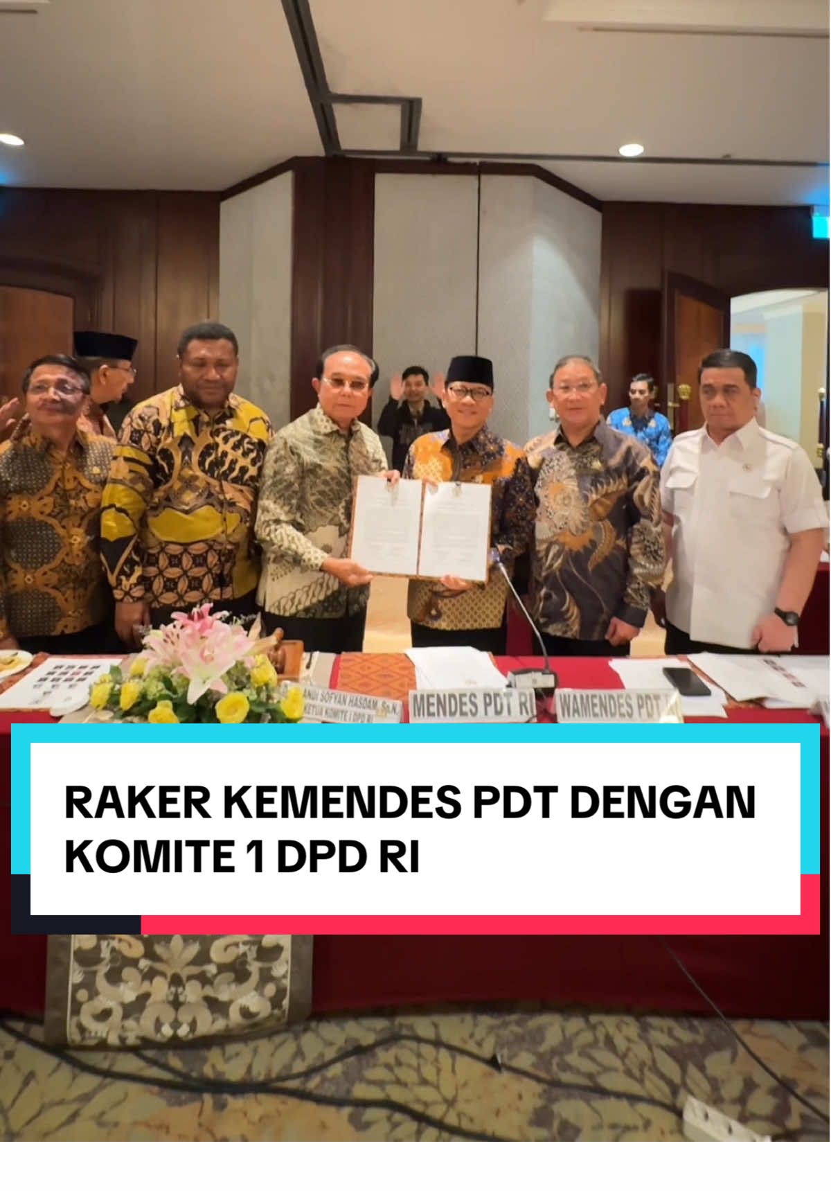 Kemendes PDT siap berkolaborasi dengan Komite I DPD RI untuk mempercepat pembangunan desa-desa di seluruh nusantara. Bersama, kita satukan langkah dan energi demi mewujudkan Astacita ke-6 Presiden Prabowo Subianto membangun dari bawah, untuk pemerataan ekonomi dan pengentasan kemiskinan. Kolaborasi nyata untuk desa maju, Indonesia kuat! #yandrisusanto #menteridesa #desa #kabinetmerahputih 