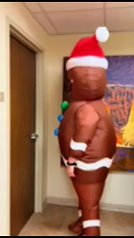 I love bringing the holiday cheer to others because you never know if they maybe having a hard time financially, missing a loved one, being sick, or just not if a holiday spirit. For a few seconds someone can change whatever is going on briefly and put a smile a another persons face. Before working hours shenanigans #bringingholidaycheer #elfontheshelf #elfthemovie #gingerbreadman #grinch 