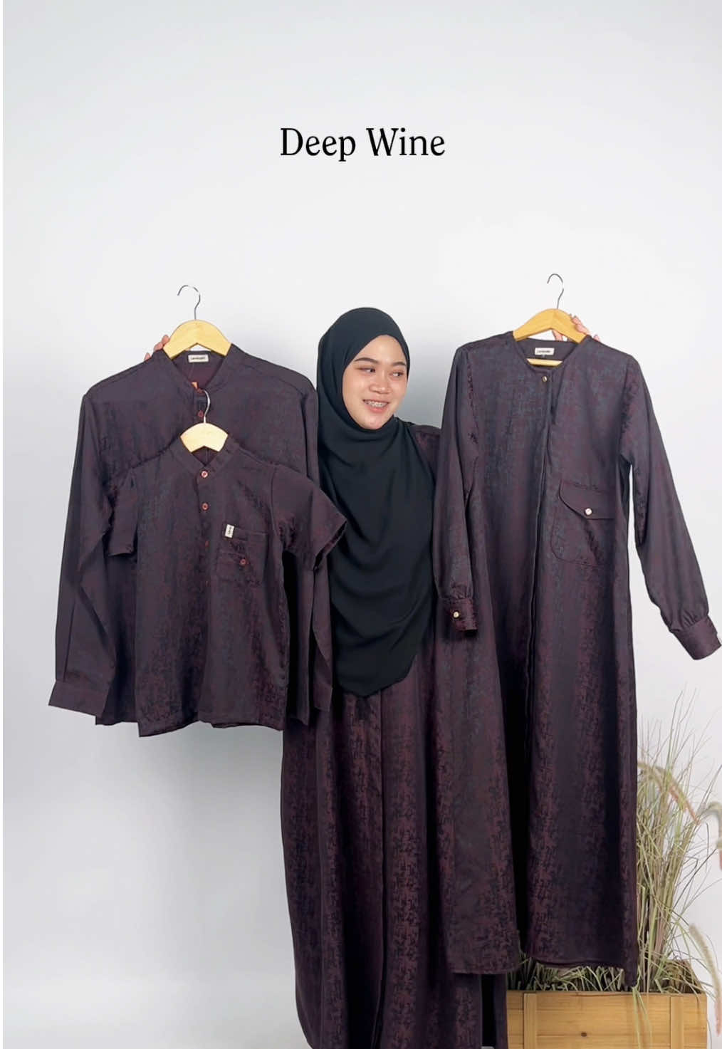 Rekomendasi outfit seragaman bareng sekeluarga 😍 Leve sister paling suka warna apa nih ?? #bajulebaran #sarimbitlebaran #bajulebaran2025 #couplekeluarga #lebaran 