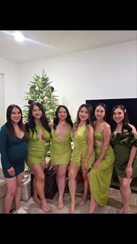 Good friends are like snowflakes sent from above, a magical treasure to cherish and love. ❄️✨️🎁