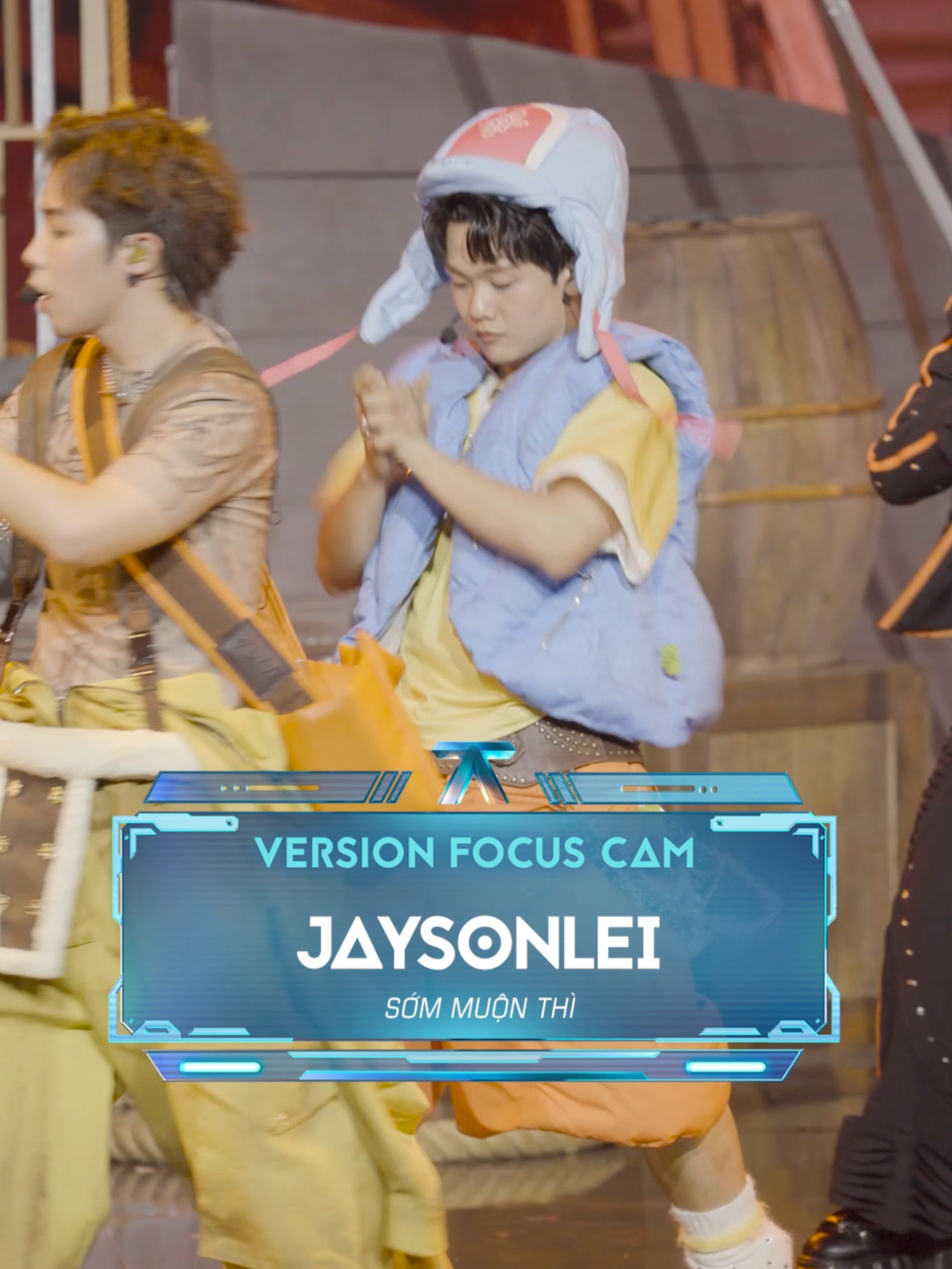 “Kỹ sư xây cầu” Jaysonlei chạm đến trái tim khán giả bằng giọng hát da diết gây thương nhớ cùng lyric đầy chiều sâu và ý nghĩa. #AnhTraiSayHi #AnhTraiSayHi2025 #ATSH #AnhSayHi2025 #DatVietVAC #VieON #VieChannel #TikTokGiaiTri #JAYSONLEI #SOMMUONTHI