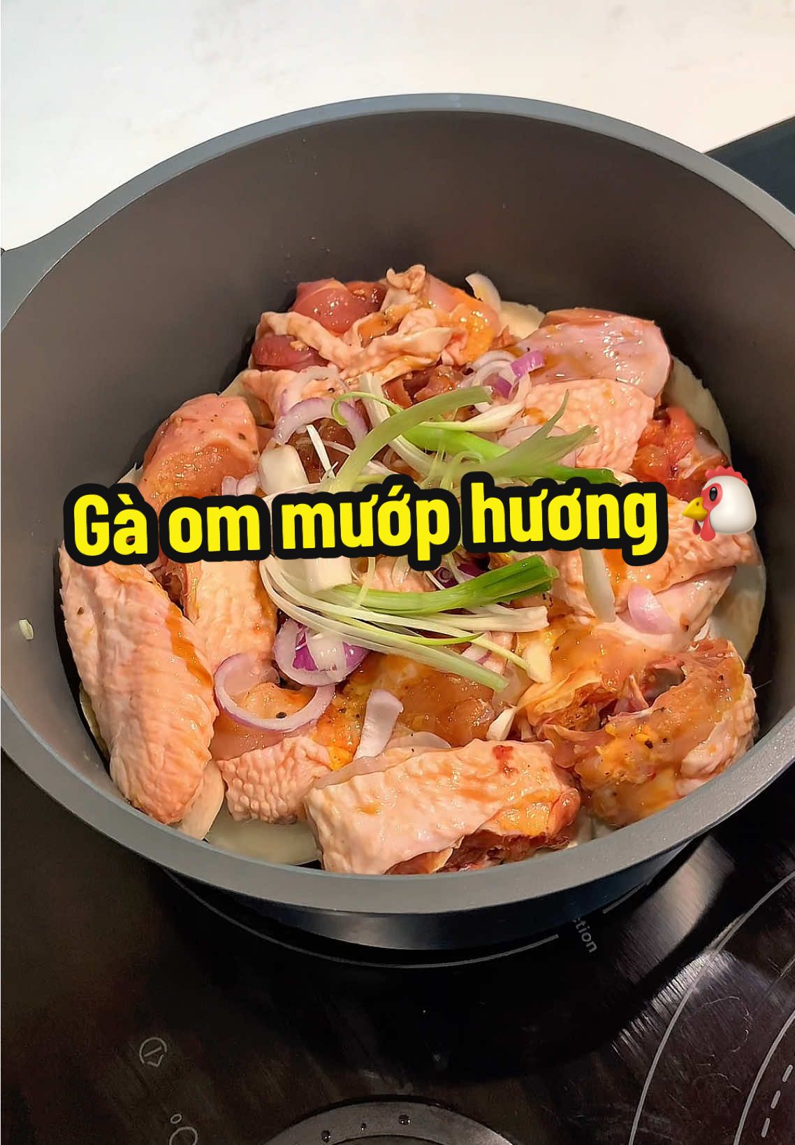 Gà hấp mướp hương hay gà om mướp hương mới đúng các bà nhỉ 😁 Nguyên liệu thì dễ mua, dễ nấu thì tội gì k làm thử chiêu đãi cả nhà các bà nhỉ 😘 #dailyvlog #fyp #nauan #monngon #comnha 