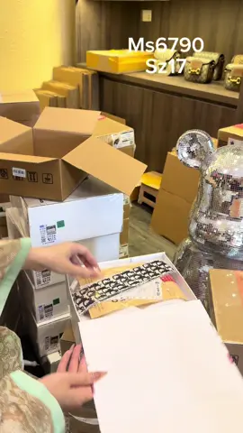 Mùa lạnh này diện đồ thì hết nước chấm #xuhuong #viral #tuixach 