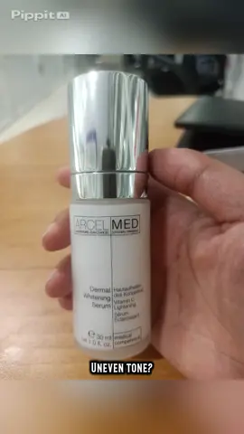 💎 Công dụng nổi bật ✨ Làm sáng da, giảm thâm nám, tàn nhang nhờ dẫn xuất Vitamin C. ✨ Cấp ẩm sâu, giữ da căng bóng và mịn màng cả ngày. ✨ Chống oxy hóa, ngăn ngừa lão hóa sớm. ✨ Phục hồi da yếu, củng cố hàng rào bảo vệ da. ✨ Kết cấu serum mỏng nhẹ, thấm nhanh, phù hợp cho cả da nhạy cảm. 🌿 Thành phần nổi bật Dermal Whitening Serum – Jean D’Arcel Serum chứa 20 thành phần tinh chọn, được kết hợp theo công nghệ dưỡng trắng – phục hồi da tiên tiến từ Đức: 1️⃣ Aqua (Water) – Nước tinh khiết giúp hòa tan, dẫn truyền hoạt chất thẩm thấu sâu vào da. 2️⃣ Glycerin (5.5%) – Dưỡng ẩm tự nhiên, giúp da luôn mềm mượt, hạn chế khô ráp. 3️⃣ Ascorbyl Glucoside (2.5%) – Dẫn xuất Vitamin C bền vững, làm sáng da, mờ nám và đều màu da. 4️⃣ Carnitine & Galactarabinan – Tăng cường năng lượng tế bào, giúp da mịn màng, săn chắc. 5️⃣ Hydrolyzed Brassica Napus Seedcake Extract – Chiết xuất thực vật giàu acid béo và protein, giúp phục hồi, tái tạo hàng rào bảo vệ da. 6️⃣ Capric/Capric Triglyceride – Dưỡng ẩm sâu, tạo độ mềm mịn và làm dịu da. 7️⃣ Vitamin E (Tocopherol, Tocopheryl Acetate) – Chống oxy hóa, bảo vệ da khỏi tác hại môi trường và ngăn lão hóa. 8️⃣ Ascorbyl Palmitate & Ascorbic Acid – Bộ đôi Vitamin C tan trong dầu và nước, tăng hiệu quả làm sáng và kích thích sản sinh collagen. 9️⃣ PEG-40 Hydrogenated Castor Oil, PPG-26-Buteth-26 – Giúp hoạt chất phân tán đều, tăng khả năng hấp thu. 🔟 Xanthan Gum – Ổn định kết cấu serum, mang lại cảm giác mượt và thẩm thấu nhanh. 11️⃣ Tetrasodium Iminod isuccinate, Citric Acid, Sodium Hydroxide – Giúp cân bằng pH, ổn định công thức và bảo đảm độ an toàn cho da. 12️⃣ Ethylhexylglycerin & Phenoxyethanol – Chất bảo quản an toàn, giúp ngăn vi khuẩn phát triển. 13️⃣ Parfum (Fragrance) – Mùi hương nhẹ nhàng, dễ chịu khi sử dụng. 🌺 Ưu điểm vượt trội Sản phẩm nhập khẩu chính hãng từ Đức. Công thức an toàn, không chứa paraben, hương liệu hay chất tẩy. Kết cấu mỏng nhẹ, thẩm thấu nhanh, không gây nhờn dính. Phù hợp cho cả da nhạy cảm. 💖 Hướng dẫn sử dụng 1️⃣ Làm sạch da và thoa toner. 2️⃣ Lấy 2–3 giọt serum Dermal Whitening Serum Jean D’Arcel thoa đều lên mặt và cổ. 3️⃣ Massage nhẹ nhàng đến khi serum thấm hoàn toàn.