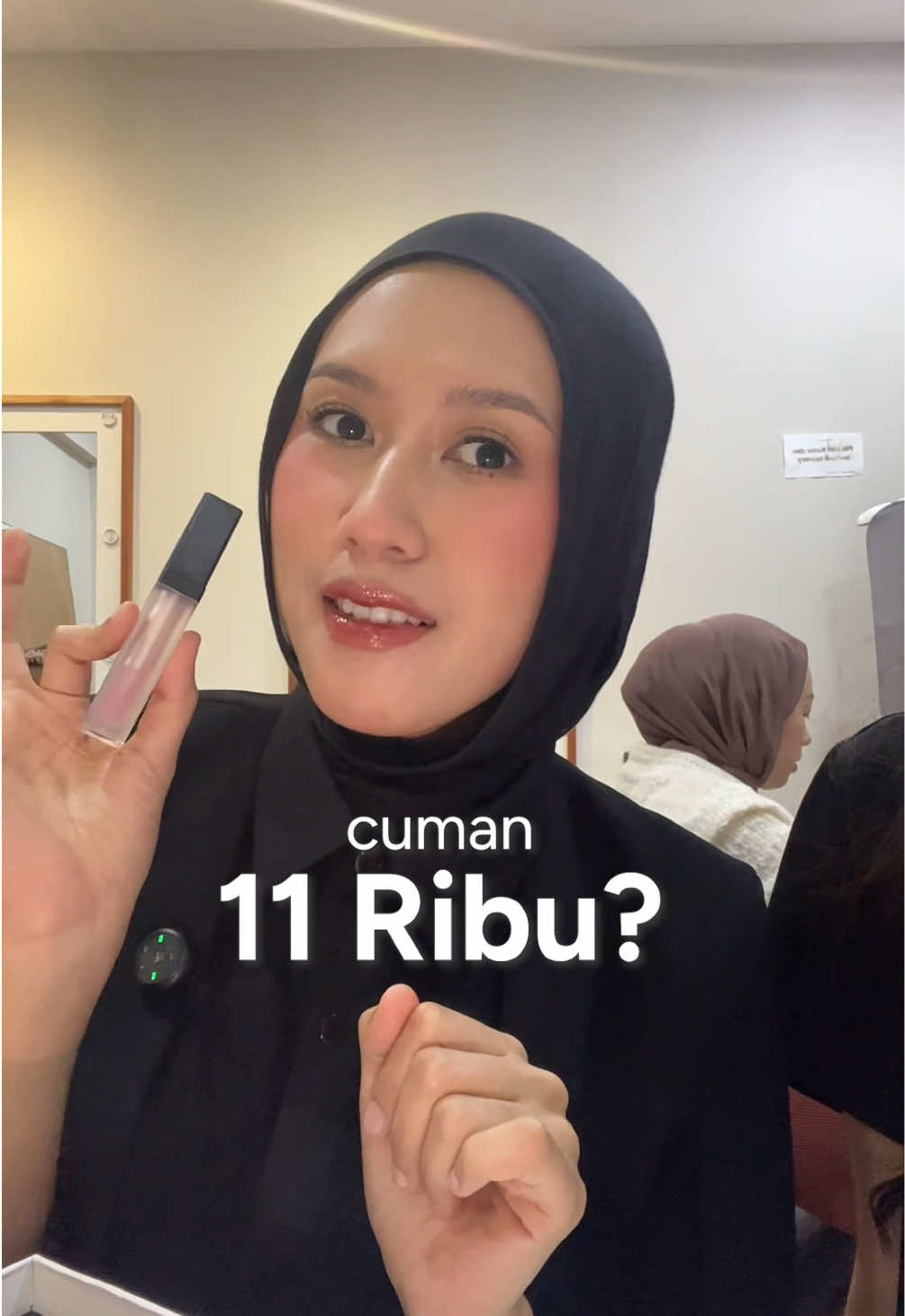 cuma orang beruntung yang dapetin lip top coat 11 ribu di live 11.11 😆💖 #promoguncang1111 #promomakeover #makeovermastershade #makeoverid 