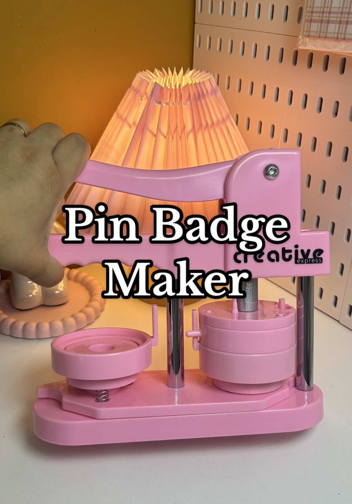 Badge Maker #badgemaker #pinbadge #buttonpins #badge #craft 