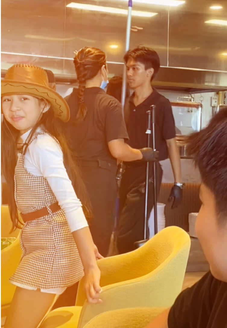 Normal lang ba kiligin sa bata? Hehe #fyp #foryoupage #fypシ゚ #viral @Elyse & Brielle 