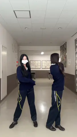 うちら体硬いから無理すぎる笑笑笑笑笑 #fyp#japan#中国軍隊ダンス 