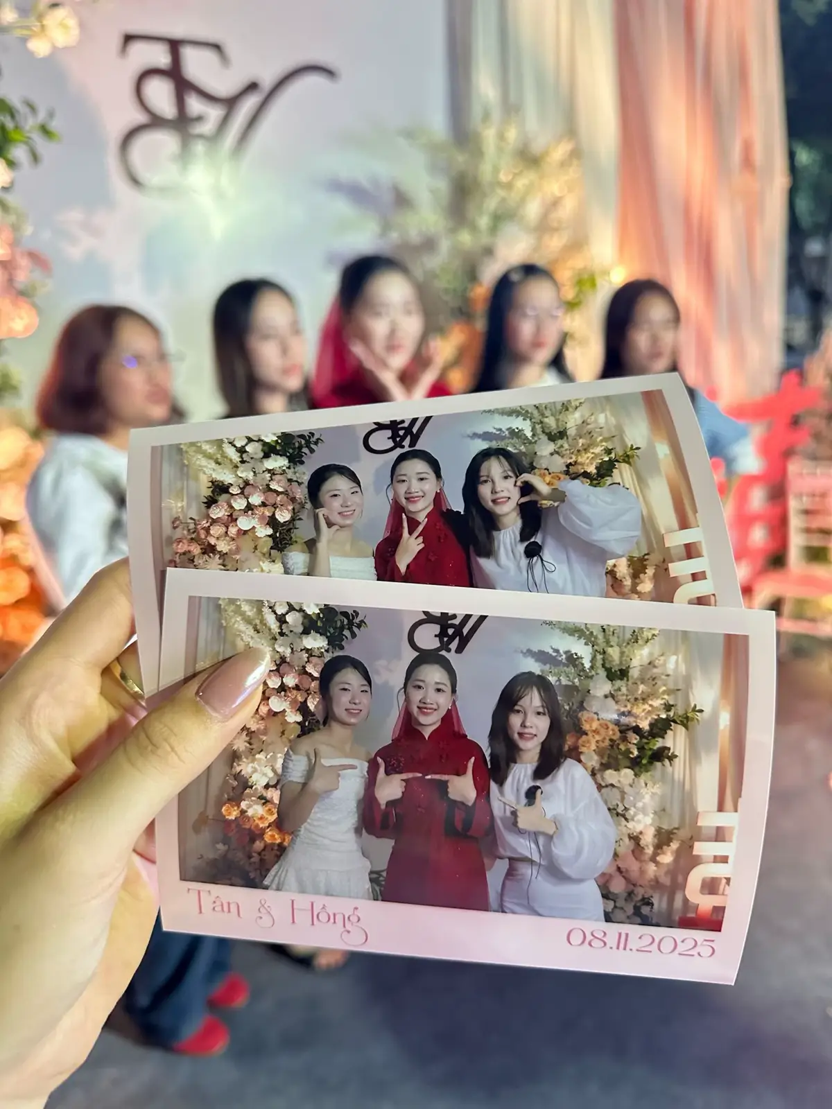 Đi đám cưới mà có ảnh mang về làm kỉ niệm siu thíchhhh #photobooth #photoboothdamcuoi #hihihehephotobooh #chụpảnhmangvề 