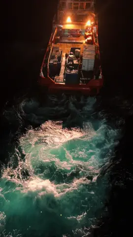 aktifitas di malam hari 😎⚓️ #offshore #offshorelife #oilandgas #fyp #fyppppppppppppppppppppppp 