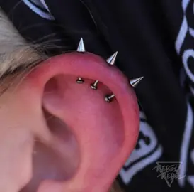 Need a triple helix 🩷 #piercing #helix #triplehelix #ear #cool