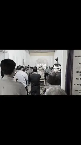 Hôm nay, dưới màu lam thân thương, các anh chị em Gia Đình Phật Tử An Hòa xin được hát bài “Dây Thân Ái” lần cuối – để tiễn đưa anh, người Liên đoàn trưởng kính mến, về cõi an nhiên. 	Tiếng hát vang lên giữa khung cảnh trầm mặc, nghe vừa thân quen, vừa như một lời tiễn biệt nghẹn ngào. Bao năm qua, mỗi lần “Dây Thân Ái” cất lên là một vòng tay siết chặt, là nụ cười ấm áp của tình lam. Nhưng hôm nay, giữa tiếng chuông chùa và mùi hương trầm phảng phất, bài ca ấy lại khiến lòng người chùng xuống – vì anh đã đi xa. 	Nhìn hàng lam cúi đầu, nhìn giọt nước mắt lặng lẽ rơi, mới thấy tình cảm mọi người dành cho anh lớn đến nhường nào. Anh không chỉ là một Liên đoàn trưởng, mà còn là người anh, người thầy, người bạn, đã tận tâm dẫn dắt, yêu thương và dìu dắt bao thế hệ đoàn sinh. 	Cuộc đời là vô thường, ai rồi cũng trở về với cát bụi. Nhưng tình lam, tình người và những điều anh để lại – sẽ mãi không phai. Anh đi, nhưng tinh thần ấy, nụ cười ấy, và tấm lòng ấy sẽ sống mãi trong mỗi trái tim lam, trong mỗi buổi sinh hoạt, trong từng lời kinh tiếng hát. 	Xin cúi đầu tiễn biệt anh – người anh lam đáng kính. Mong anh an nhiên nơi miền tịnh độ, để “Dây Thân Ái” hôm nay không chỉ là lời chia xa, mà là sợi dây nối liền hai cõi – người đi và người ở lại. 	Tạm biệt anh – người anh lam mãi trong tim chúng em🖤🕊️🪷  #gdptanhoahue #gdpt #annghi  