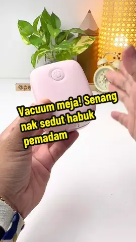 Senang nak settle habuk pemadam atas meja. Function tau mini vacuum ni👍 #minivacuum #habukpemadam #deskvacuum #studentmusthave #stationery 