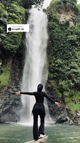 Membalas @✮ #rekomendasioutfit #curugbidadari #curugbogor #outfitcurug #flarepants 