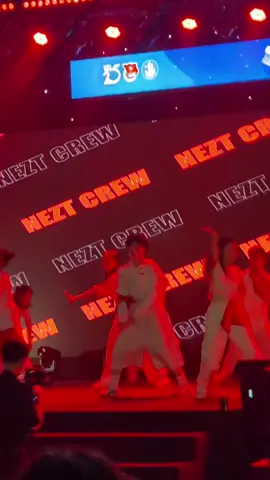 Cái tay đang đau mà nhảy cỡ đó. @NEZT CREW quậy đục nước UEL DAY thui nào #xuhuong #dance #fyp #tatuuu #neztcrew