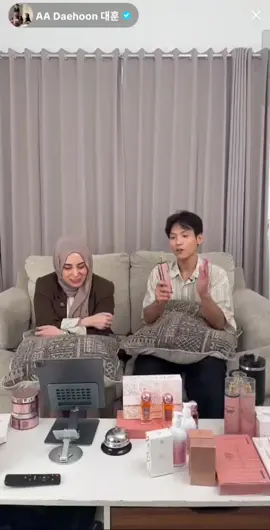 Nyanyi lagu ultah katanya nih😍 #daehoon #nyanyi