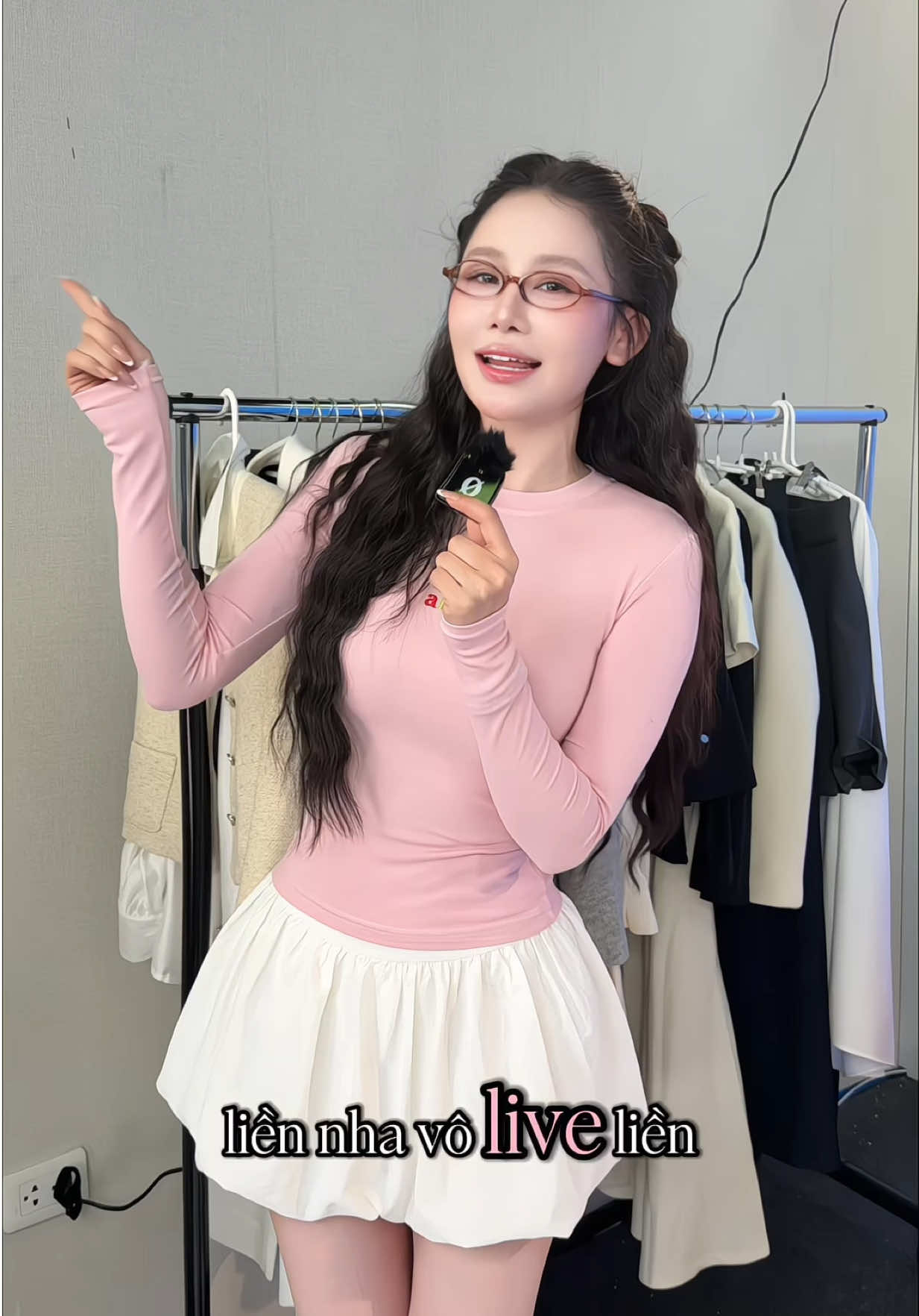 Áo thun alala siêu xinh iu, vô live liền để có giá siu hời nha các bác #xuhuong #fashion #aothunalala #aothunnu 