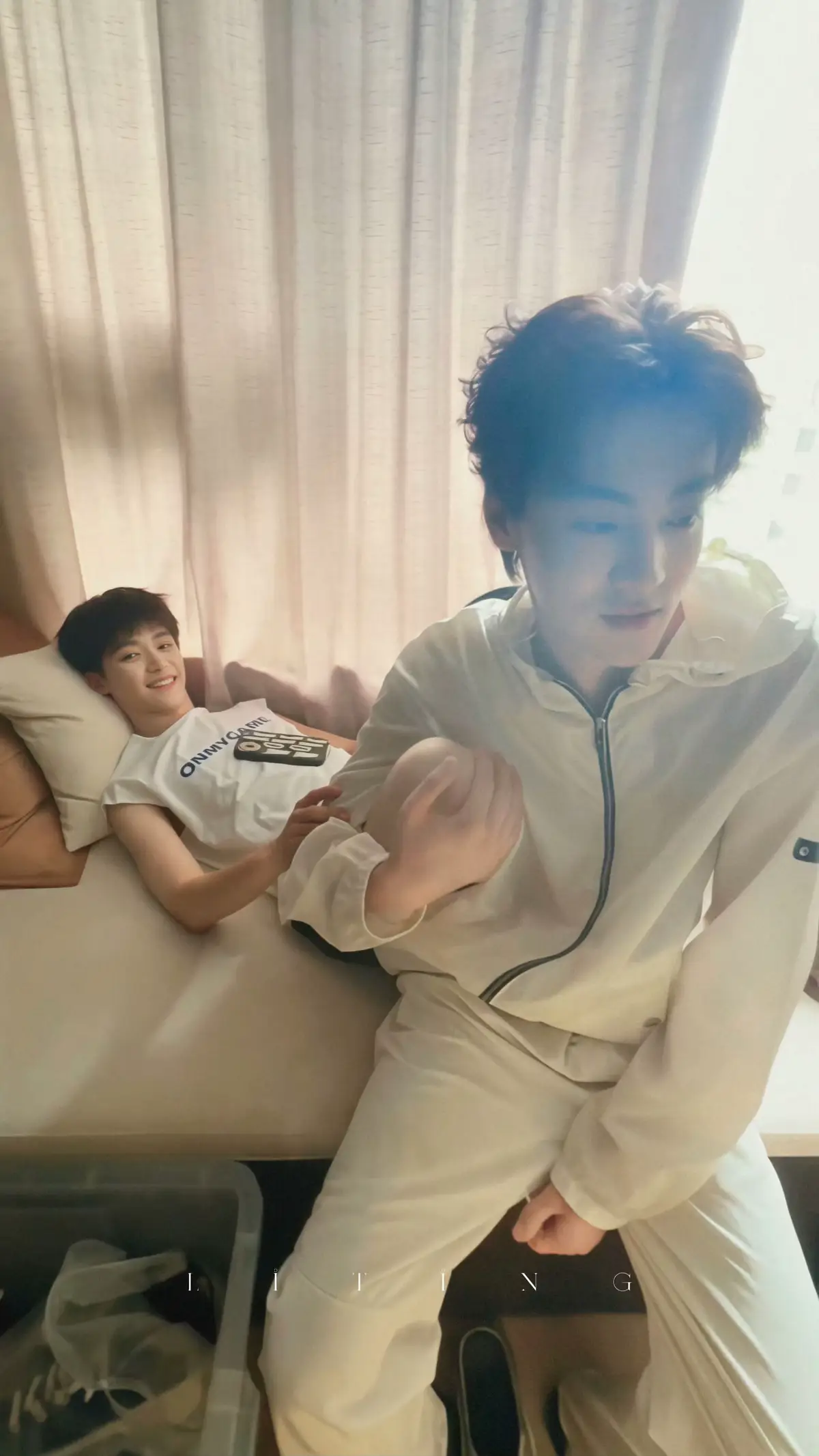 Ảnh sắp tung ra hết rồi , đlp mau ra bts 3 đi toi có tiền và toi sẽ mua vid , à mọi người cũng đừng quên ngày mai thầy live Sisley vào lúc 18h trên xhs nhé ,mong chờ tạo hình và mong chờ cơm thầy bón 🙂‍↔️#tianxuning #ziyu #dienhuninh #tudu #rayban @em bé hay cườiiii 