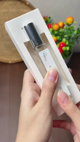 Nước hoa dùng thơm sang như mùi tự nhiên nhưng rất quyến rũ #nuochoa #nuochoachinhhang #nuochoanu #rorysi #thanhhoai22003 #xuhuong 