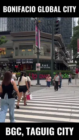 Modern Philippines! 🇵🇭 Walking in BGC, Taguig City
