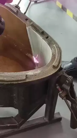 Clean metal like magic—no mess, no effort, just results! That's what a laser machine can do!#portablelasercleaningmachine #HandheldLaserCleaner #IndustrialTool 