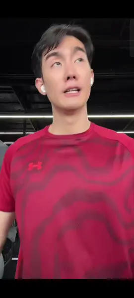 ปะป๊าของตึกอ่าเนอะ หลายๆ คนยังไม่กล้าเลย ดีนะ ปป. ไม่เสยรุ่นน้องคนนั้นเข้า 😅 #fforce_ #forcejiratchapong #tomafox #forcebook #ความลับในบทเพลงที่บรรเลงไม่รู้จบ 