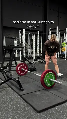 (We want a rounded back for deadlift. We as in my coach and I before ppl start comin for it haha) weights r movinnnn