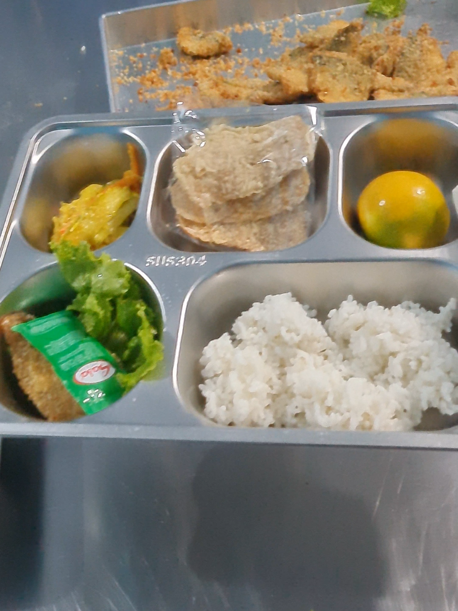 Perut kenyang, hatipun senang🥰 #makanbergizigratis #mbg #sppg #badangizinasional #fyp 