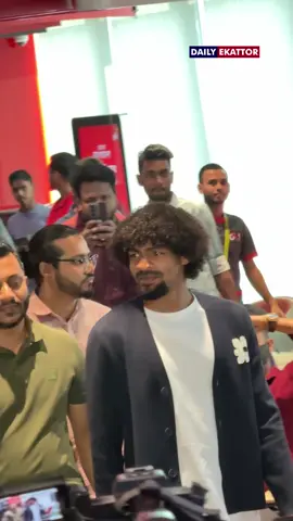 এই ছেলেটা শুধু খেলোয়াড় নয়, সে এক গর্বের নাম — হামজা চৌধুরী 💚 #dhakanews 