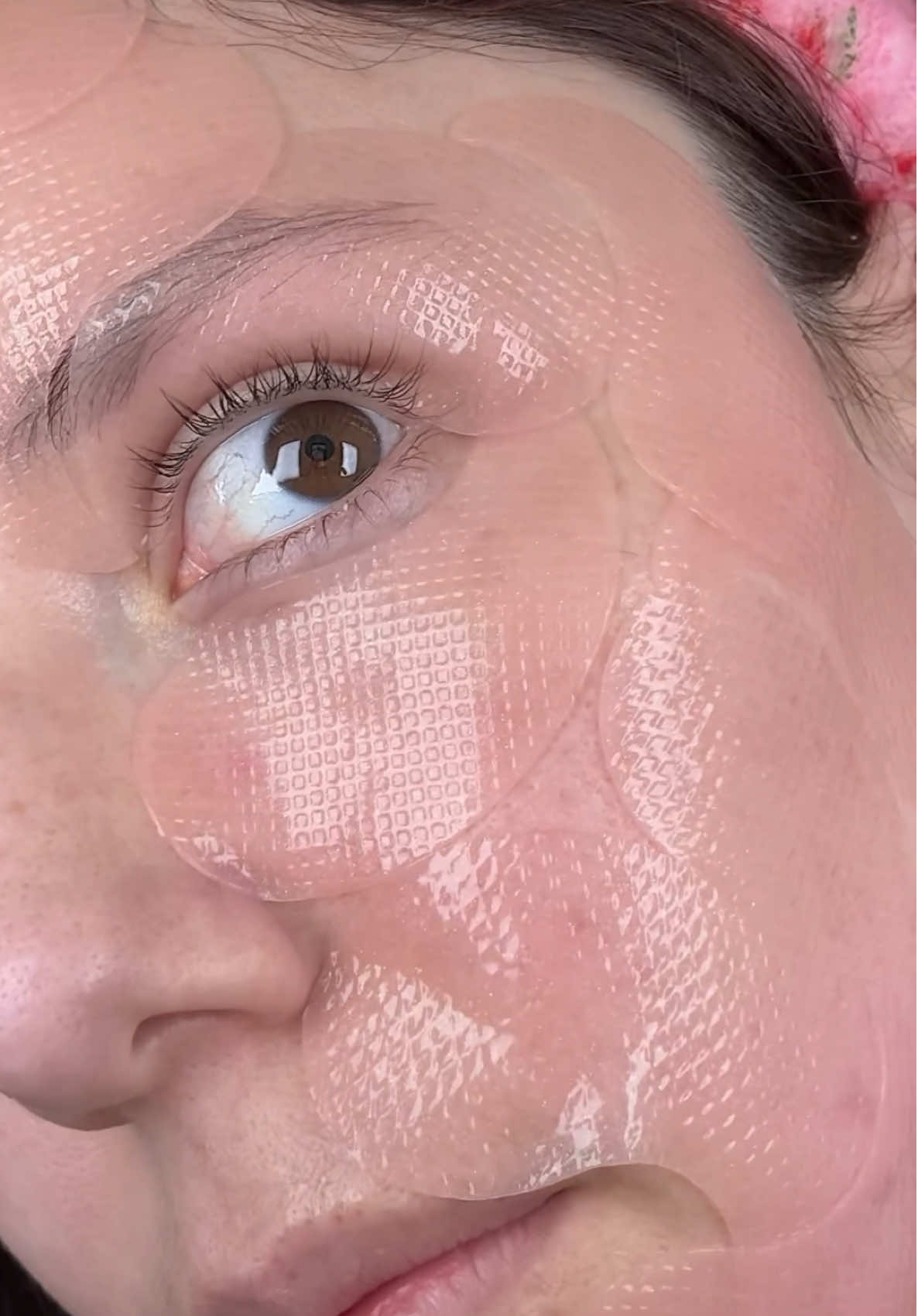 First I wanted to apply 3 patches but I couldn’t help it 🤣🤩🤩🤩!!! @Abib Cosmetics remember black friday, is coming 🤓.  #abibpdrneyepatch #pdrneyepatch #eyepatch #retinal #darkcircles  PDRN Eye Patch: Ultimate For Brightness💘