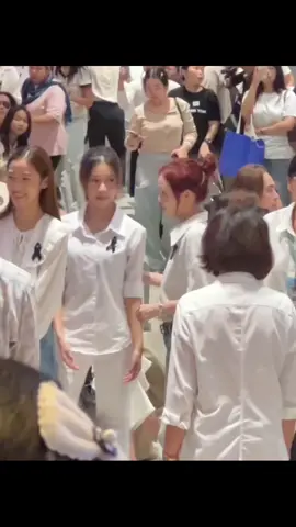 N'love tanpa P'milk di upacara penganugerahan penghargaan untuk ulang tahun ke-42 GMM GRAMMY. BLESSING WITH LOVE  #42ปีGMMGrammy  #MilkLove #มิ้ลค์เลิฟ #loverrukk #มินิฮาร์ทของเลิฟ 