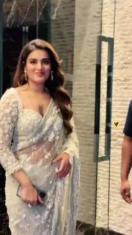 #real #Foryou #foryoupage #Bollywood #nidhiaggarwal 