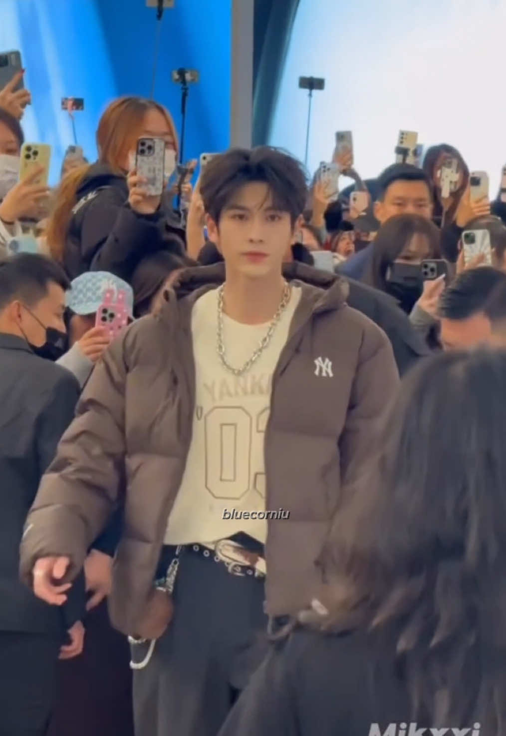 Linghe+MLB selalu fresh dan genZ abis🔥 Brand Spokesperson Zhang Linghe at MLB brand event in Shenyang  #zhanglinghe #MLB #chineseactor 