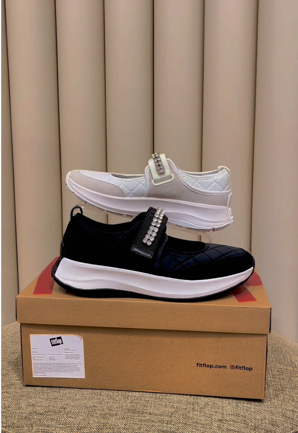 You know it’s real when the box says FitFlop. FitFlop’s 11.11 deals are calling your name 👀🫶🏻💖  #FitFlopID 