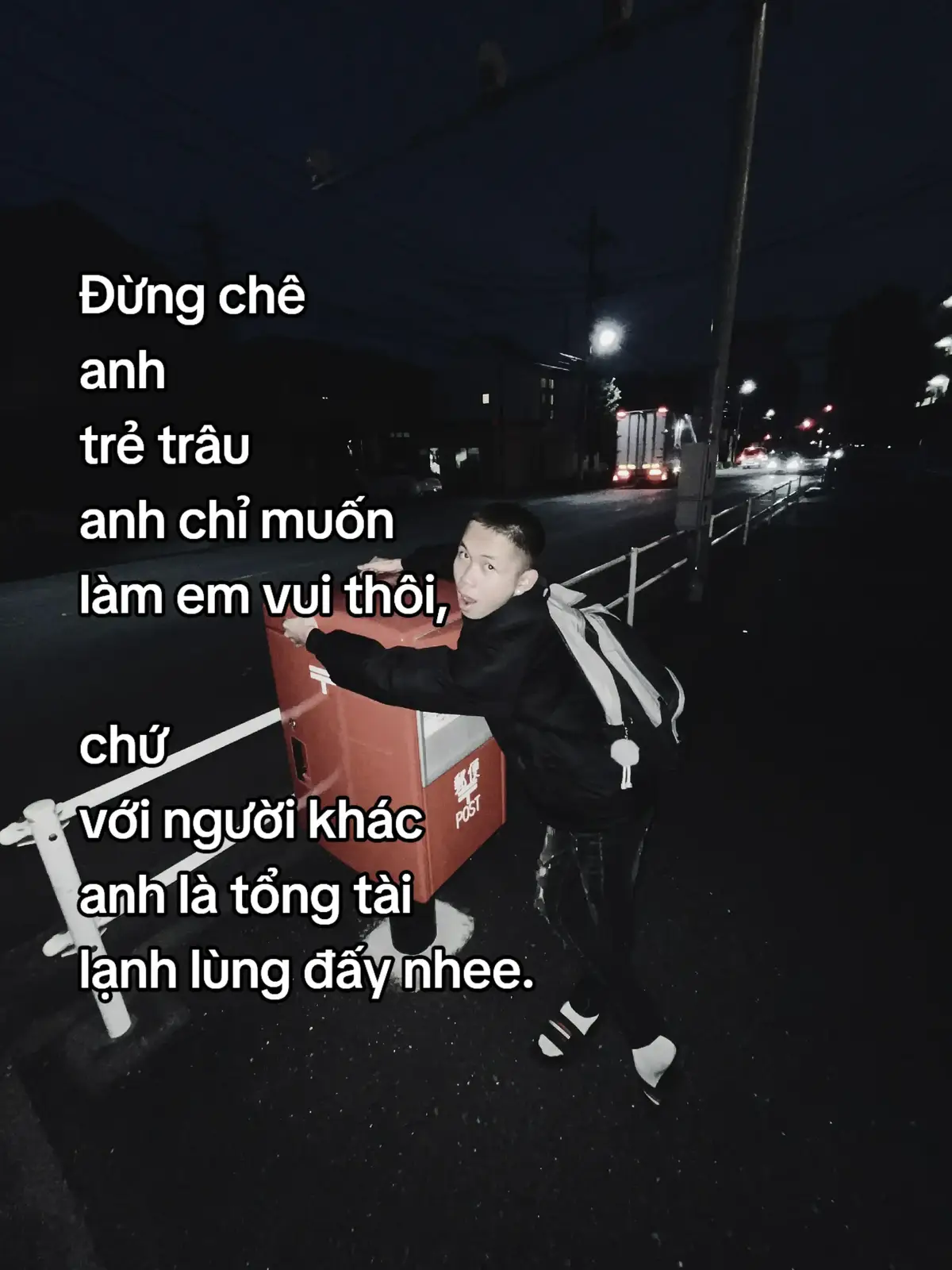 Đừng chê anh trẻ trâu anh chỉ muốn làm em vui thôi,chứ với người khác anh là tổng tài lạnh lùng đấy nhee.